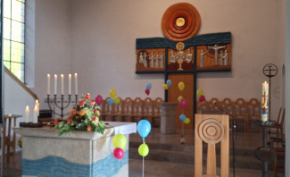 Altarraum_Luftballons
